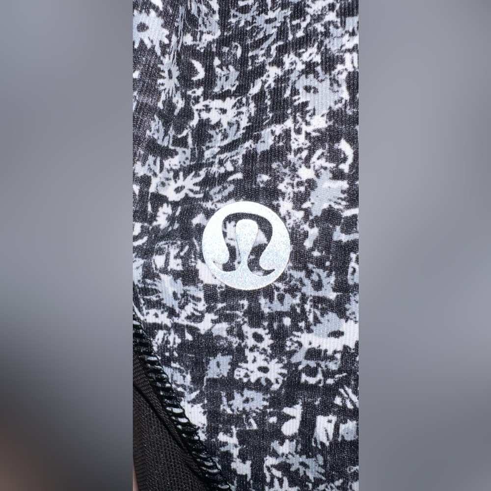 lululemon invigorate tight daisy dust alpine